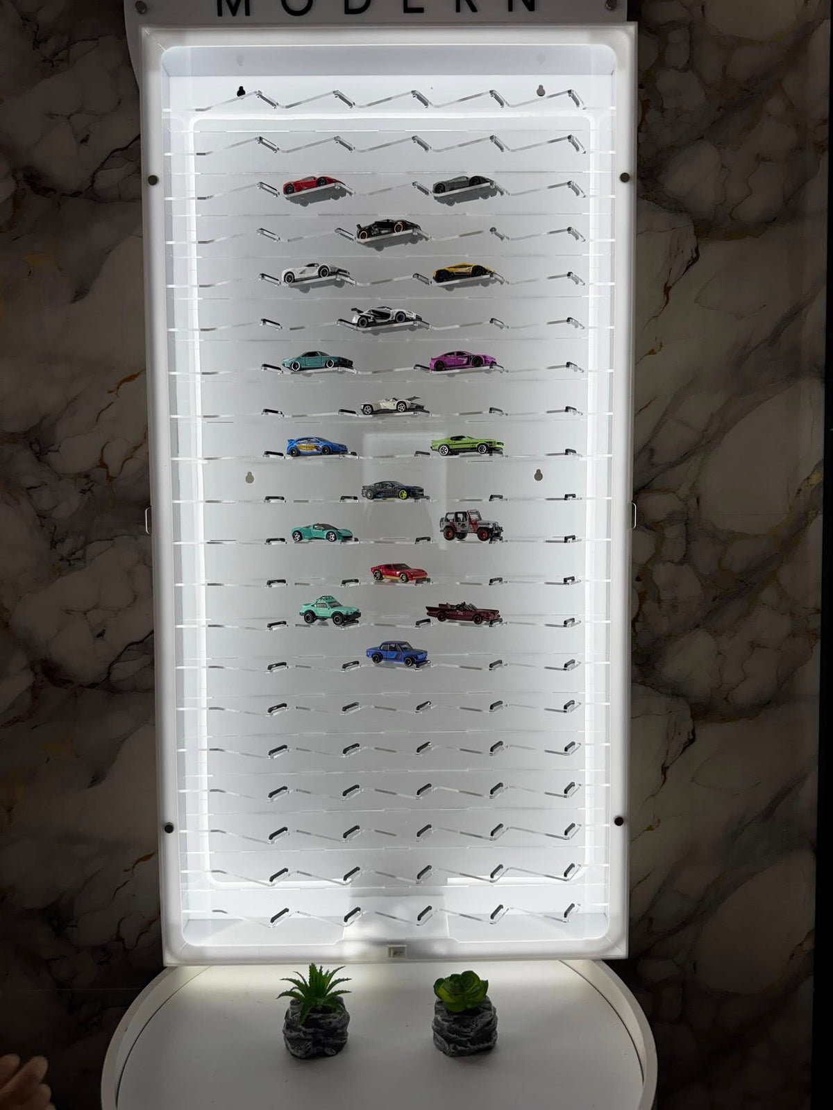 Vitrina exhibición de 100 autos 1/64 PREMIUM (Prot. antipolvo + Iluminación LED)